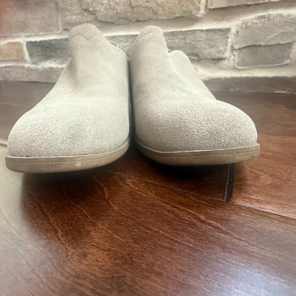 TOMS Women’s Shaye Booties 8.5 Suede Sand Beige Low Heel Slip-On Ankle Shoes - Picture 7 of 9